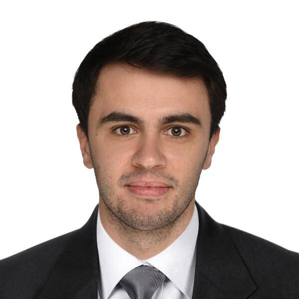 Yanis B.