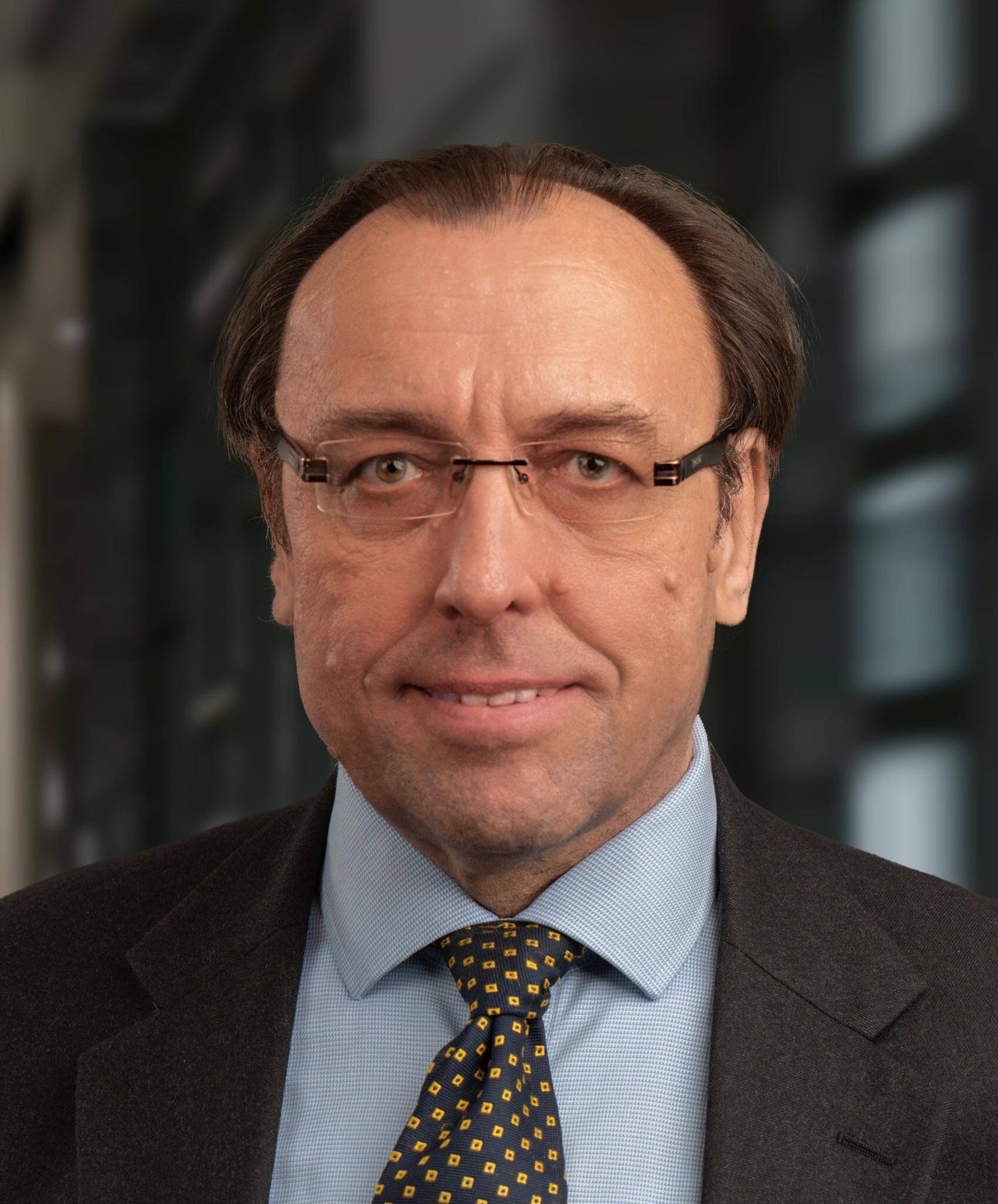 Pantaleon Fassbender - Principal Consultant