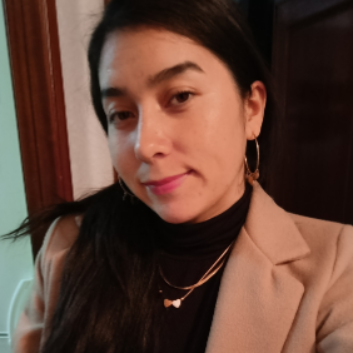 Laura Uzcategui - Administrativa Junior