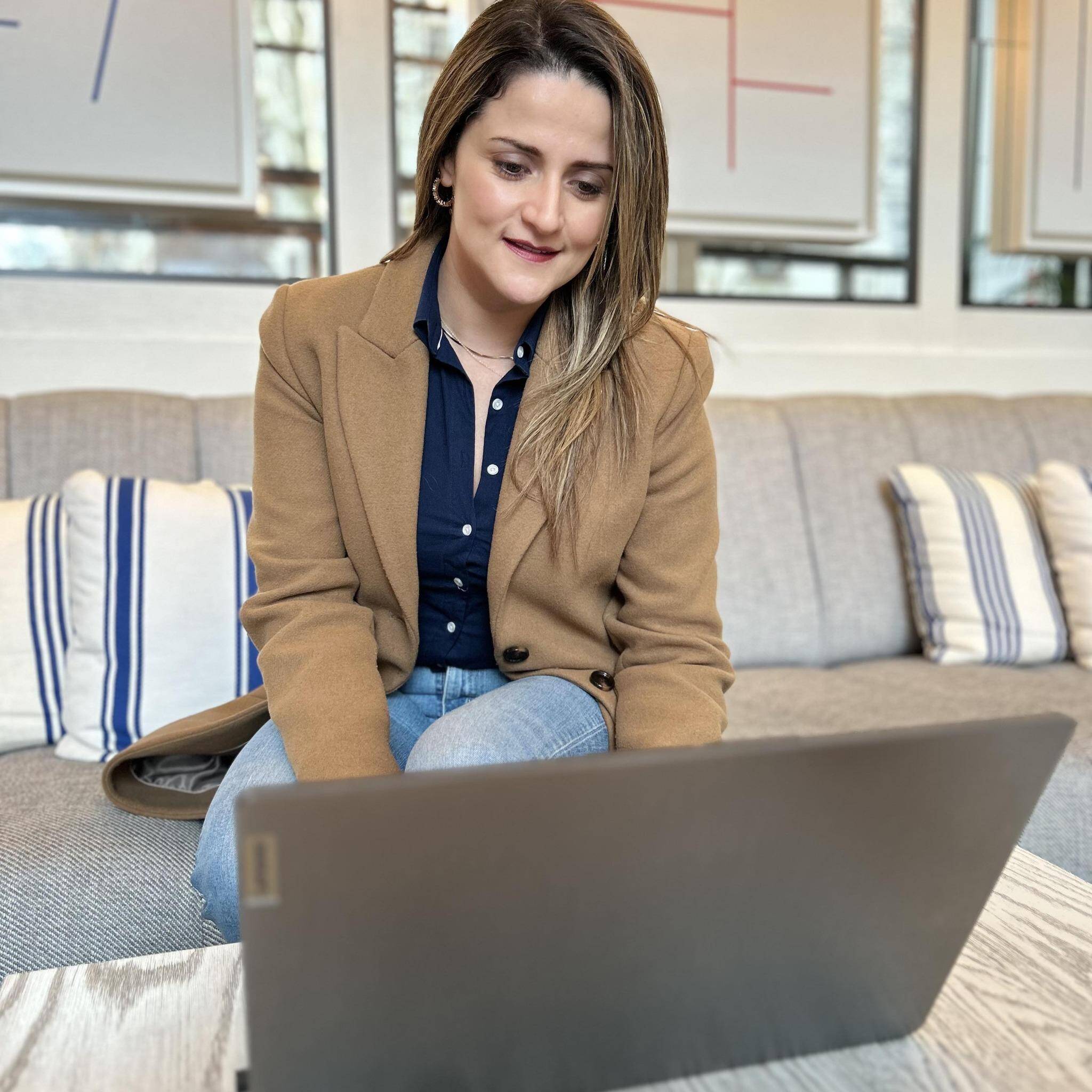 Adriana  - CEO en ADS, marketing digital y estrategia