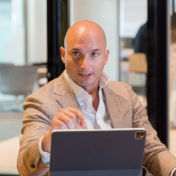 Daniel A. - Independent Consultant