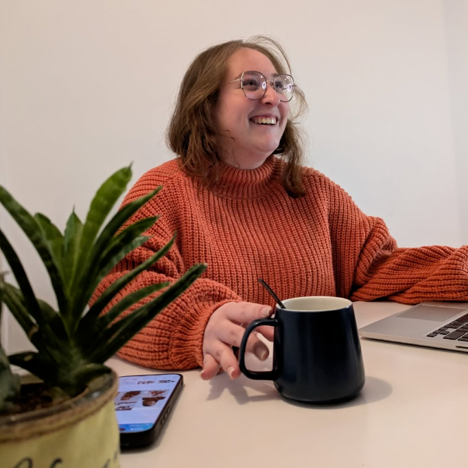Deborah Grolleau - Community Manager 