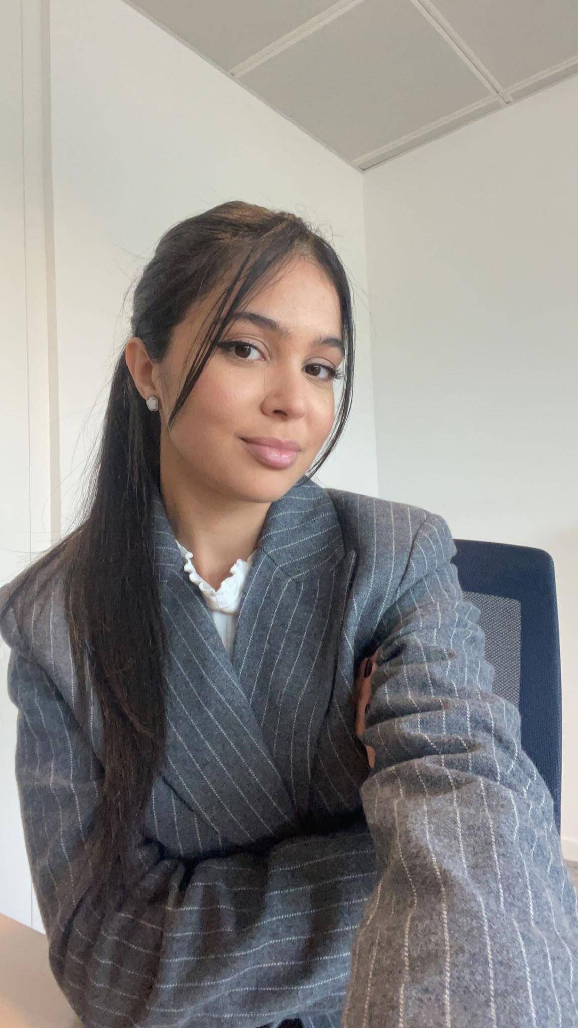 Yasmine M.