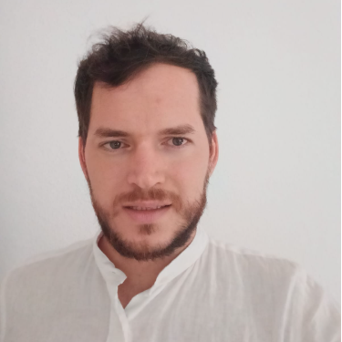 Leonard Damatar - Laravel & Node.js Architect | Performance & AI