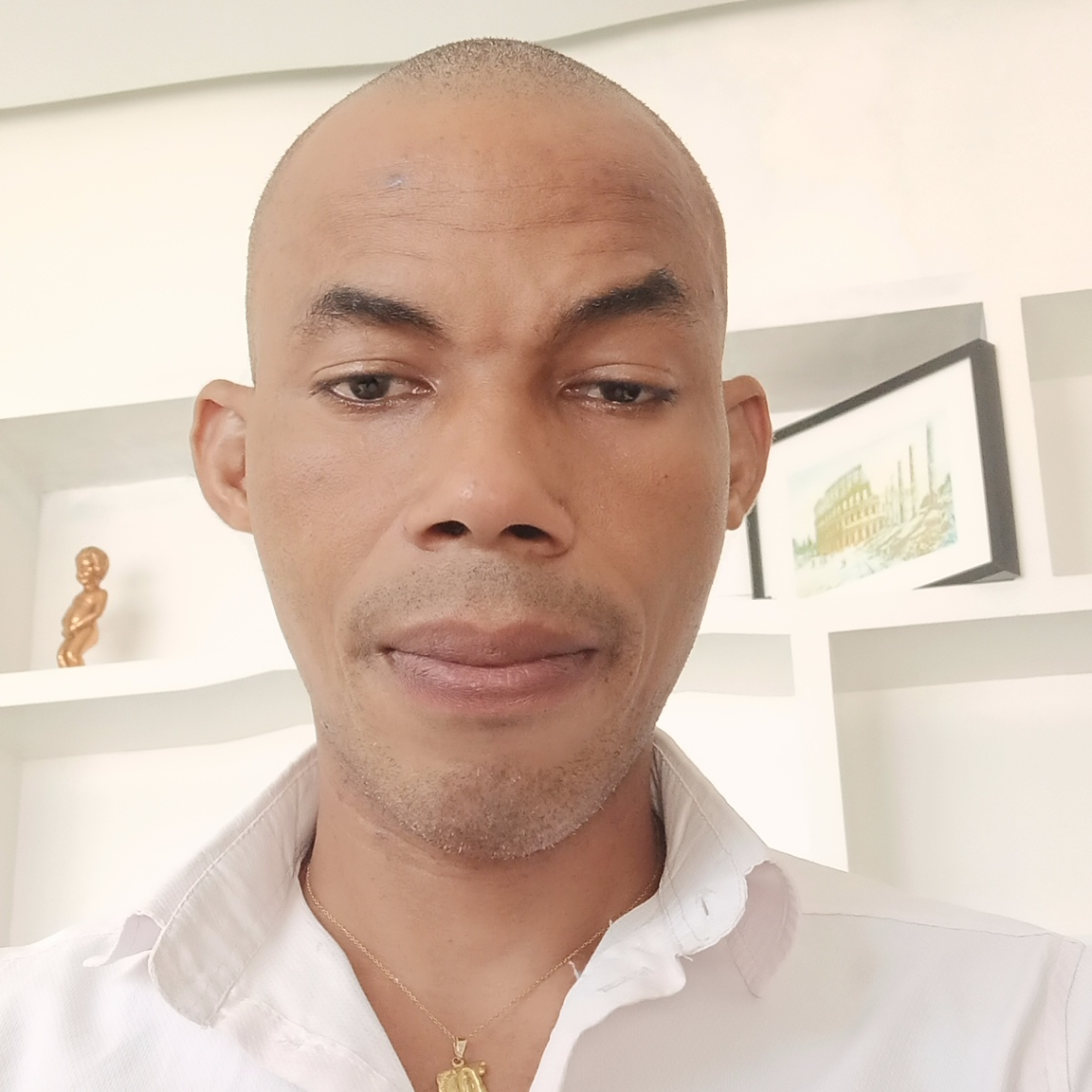 Kouakou Antoine Koffi - Conseiller en Relation Client/ Assistant virtuel