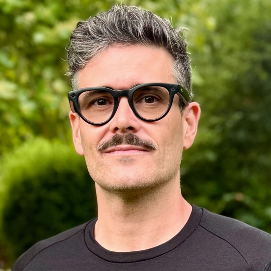 Julian Salaün - Architecte IA · Product & Service Designer
