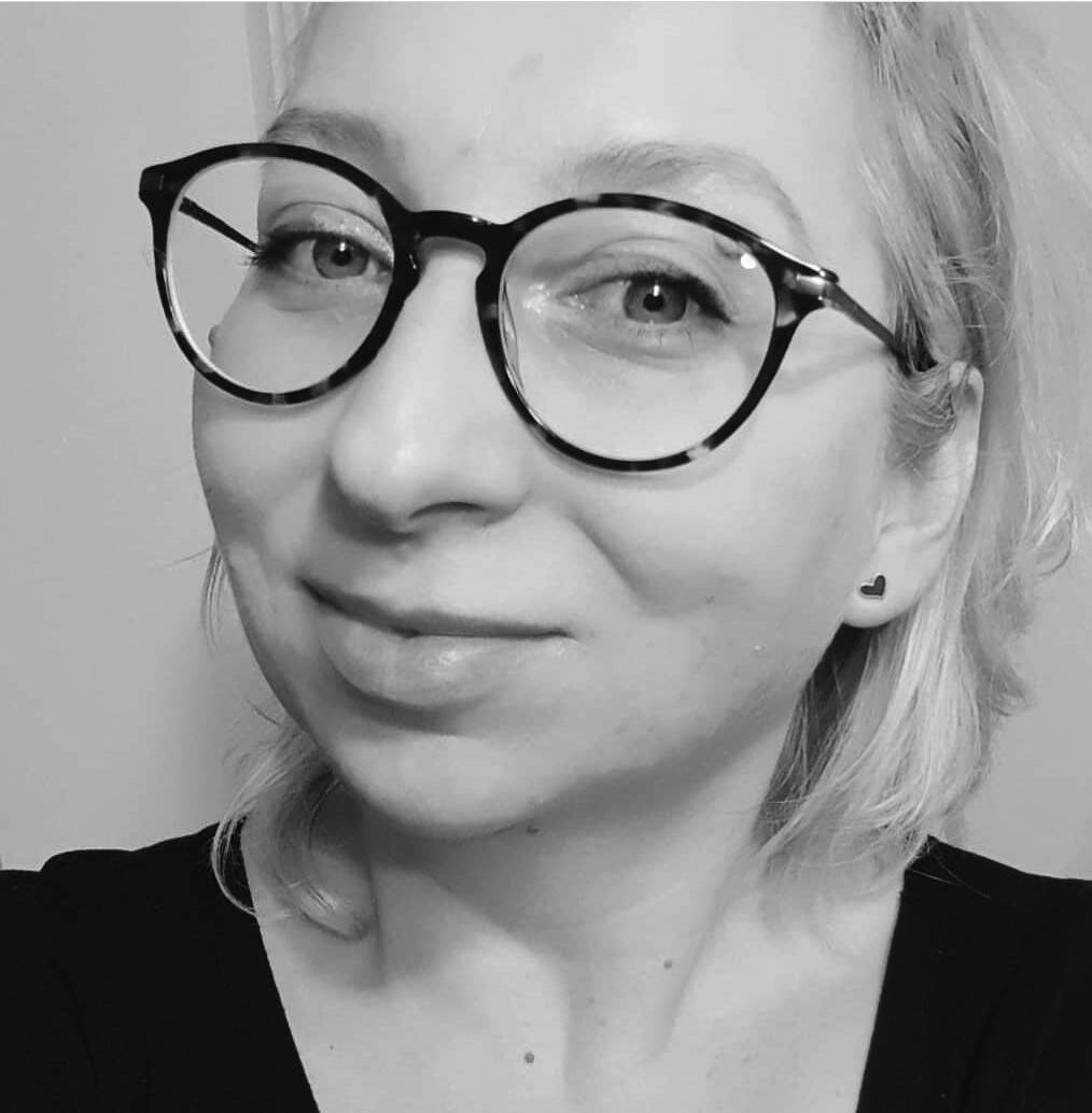 Joanna W. - Graphiste/identité visuelle/production événement.
