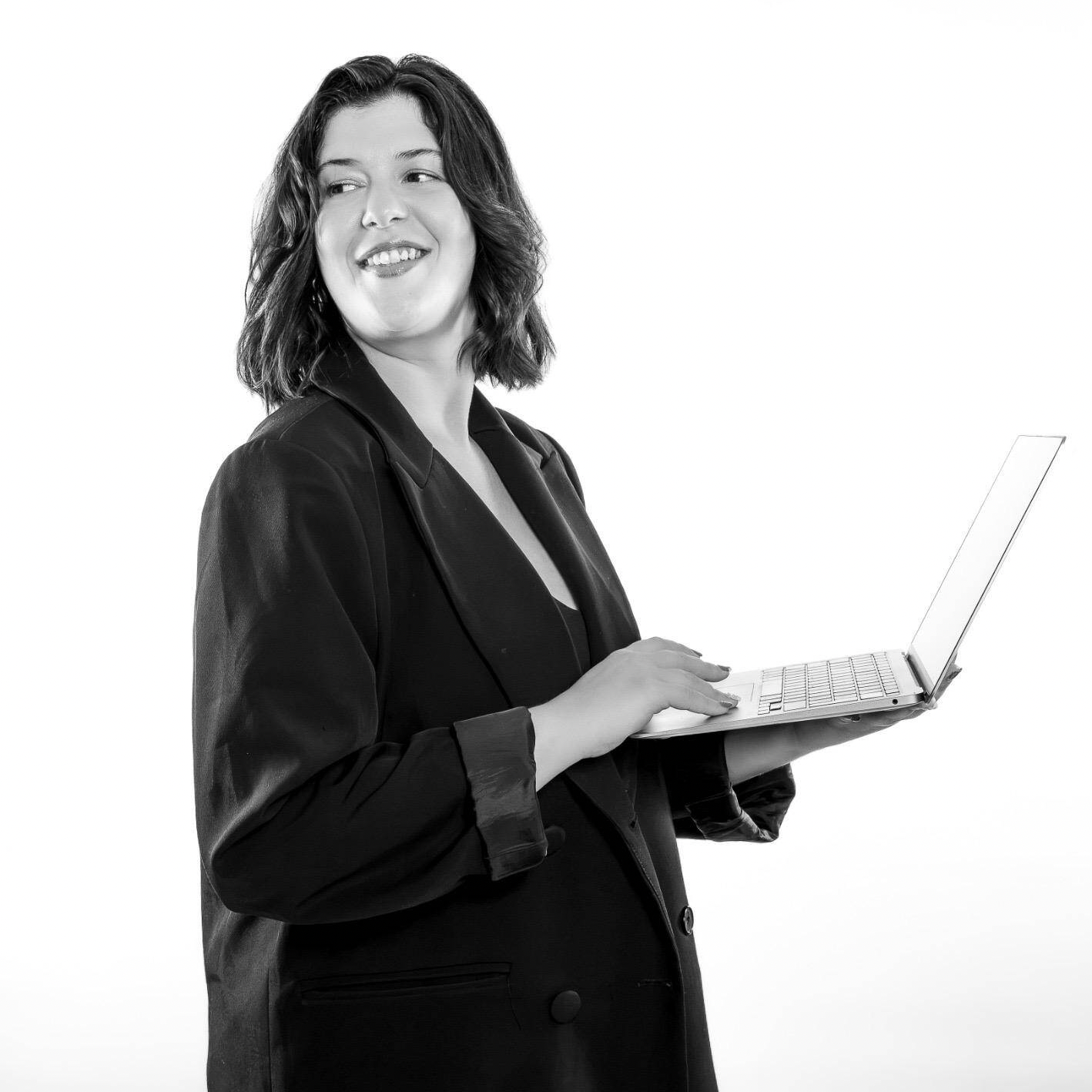 Eléonore Pereira - Créatrice UGC & contenus pour réseaux sociaux 🧡