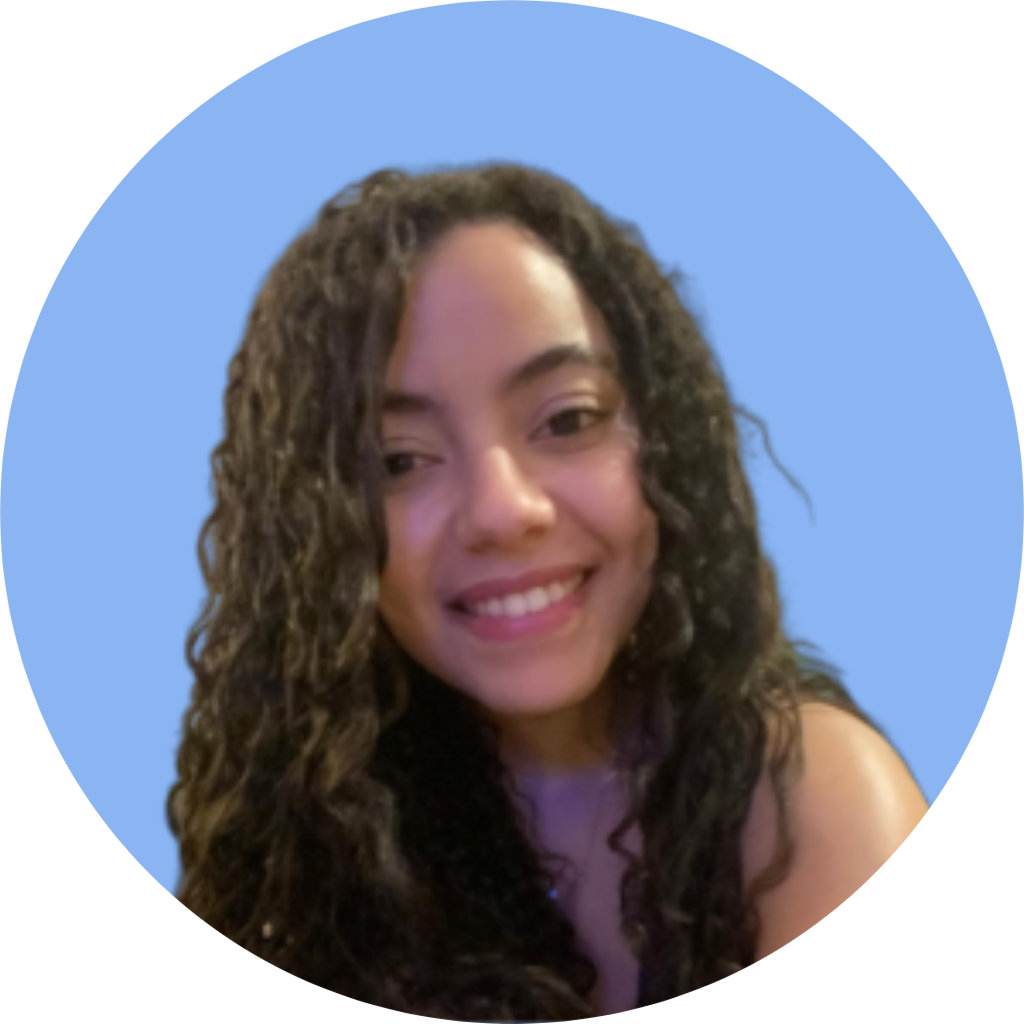 Yasmine Z. - Community Manager - Réseaux Sociaux