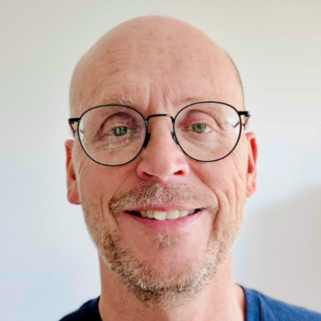Stephan Riess - Fractional Design & Product Leader · AI-augmented