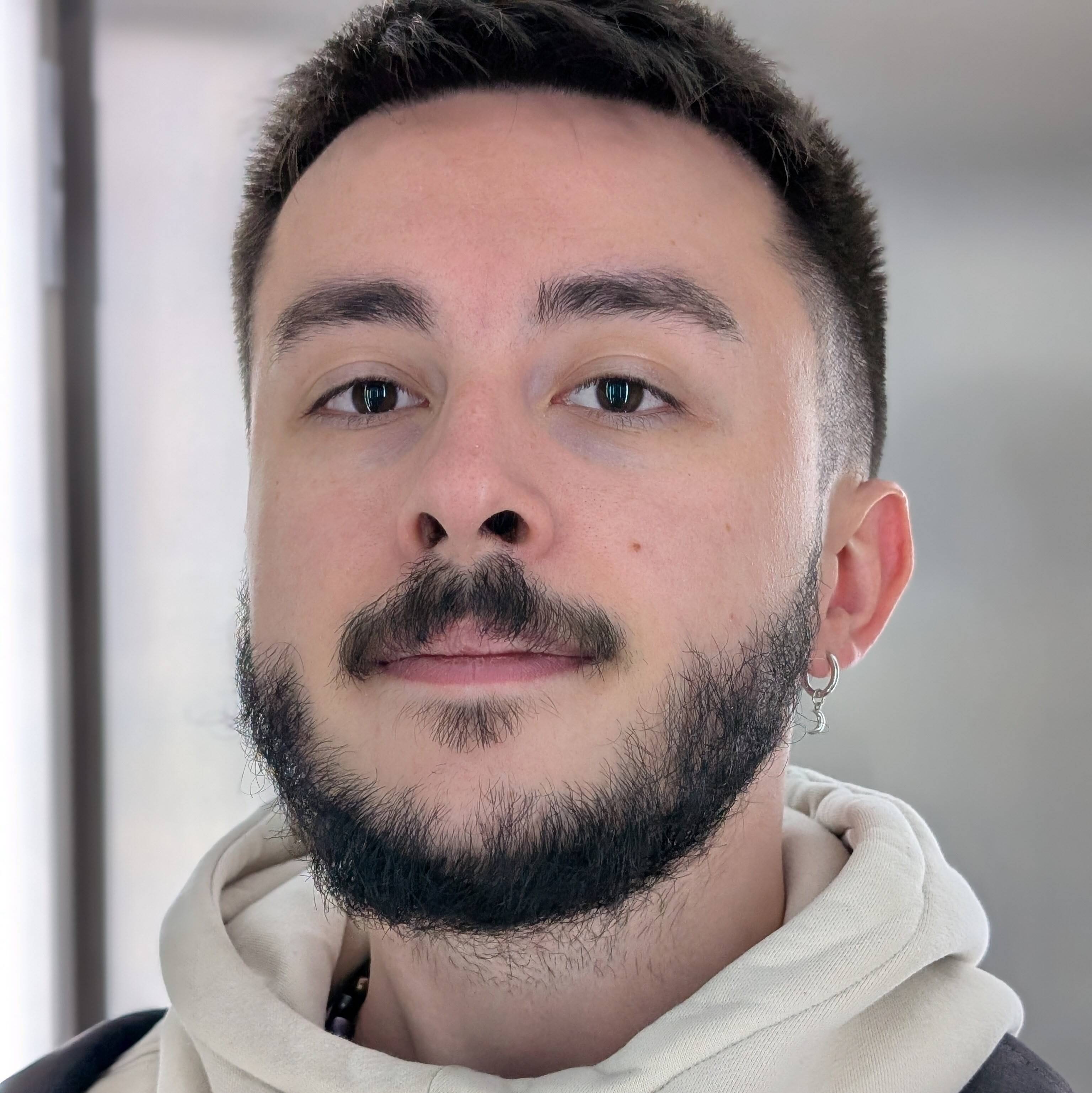 Mickaël Hernandez - Développeur Flutter (Android, iOS, PC, Mac, Web)