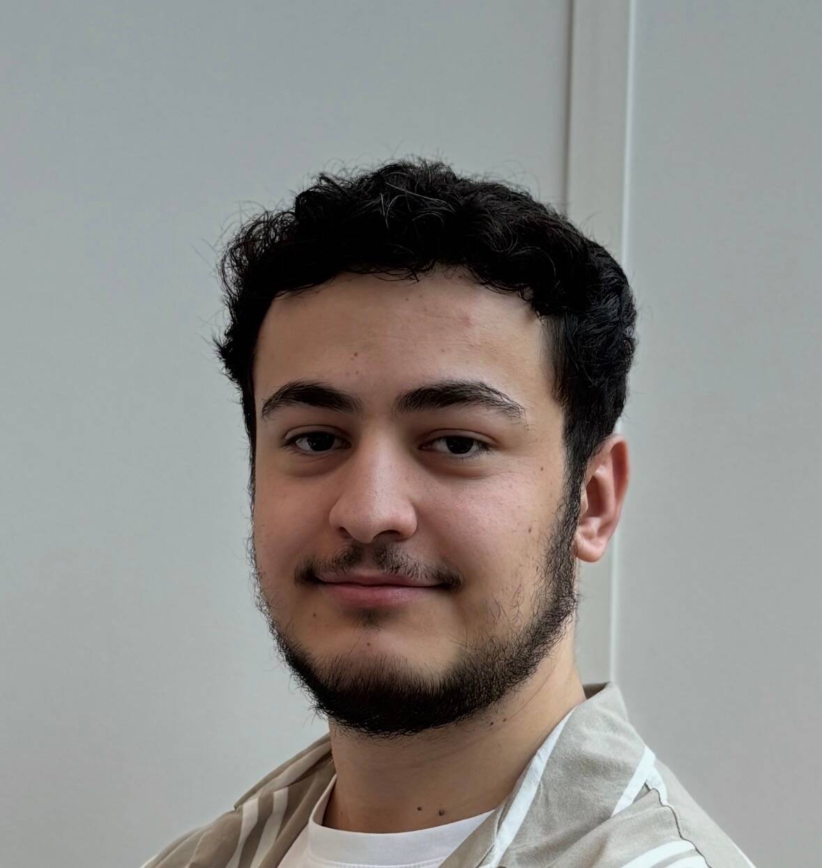 Ilez M. - Développeur Front-End — Svelte / React / Angular