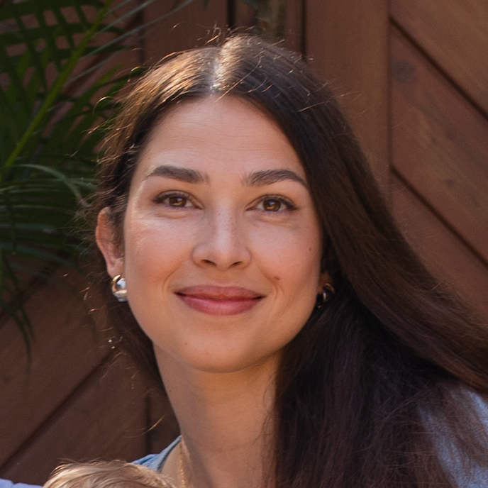 Lena D. - UX/UI Designer & AI Visual Designer