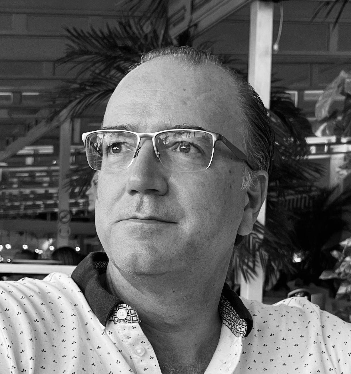 Adriaan  - Sales & Marketing Expert | Lead generation | Coach