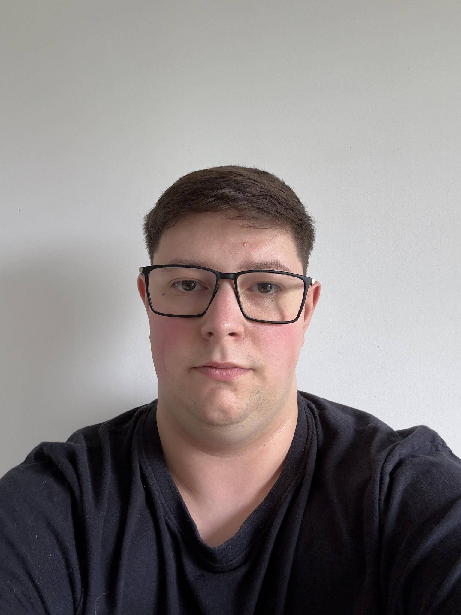 Nicolas P. - Architecte Backend & SaaS | ERP, API et Métier