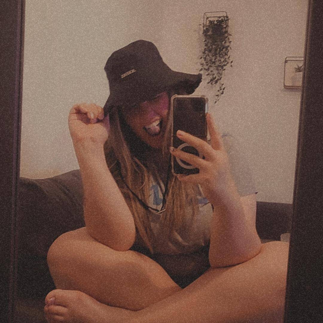 Clarisse  - Créatrice de contenu digital | Canva TikTok Insta