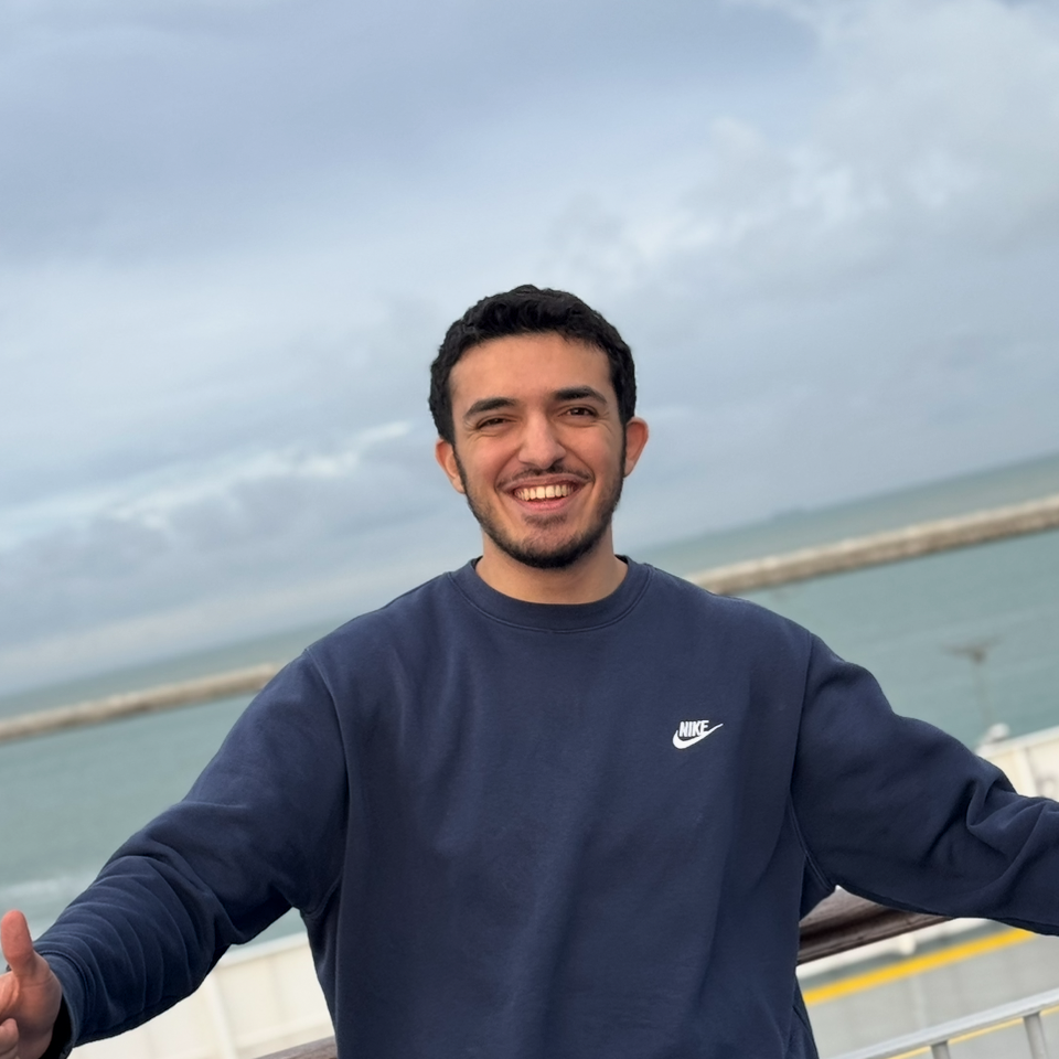 Adam Buhallut - Développeur Python/C++ Junior