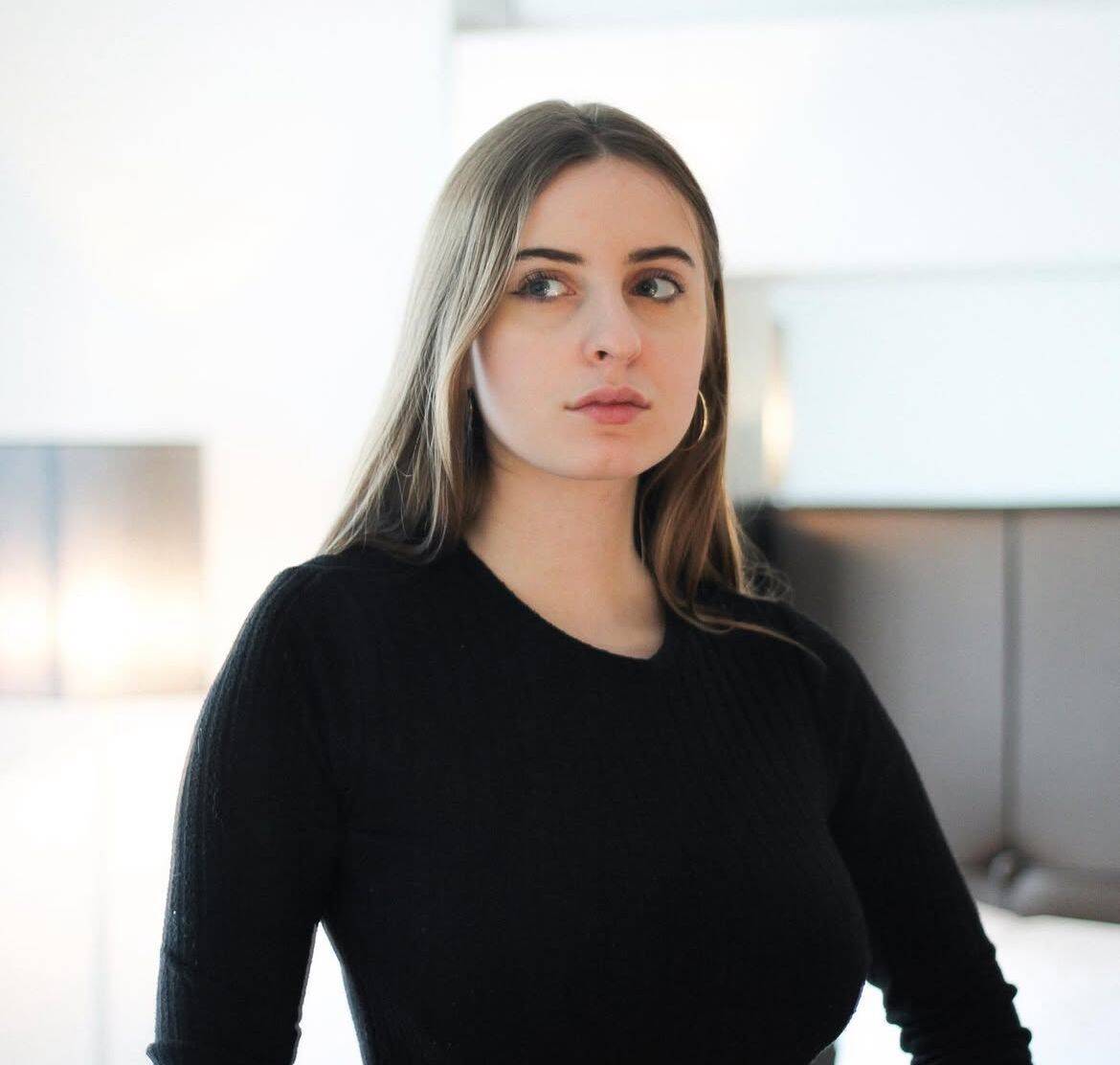 Elena Q. - Paid Media Specialist