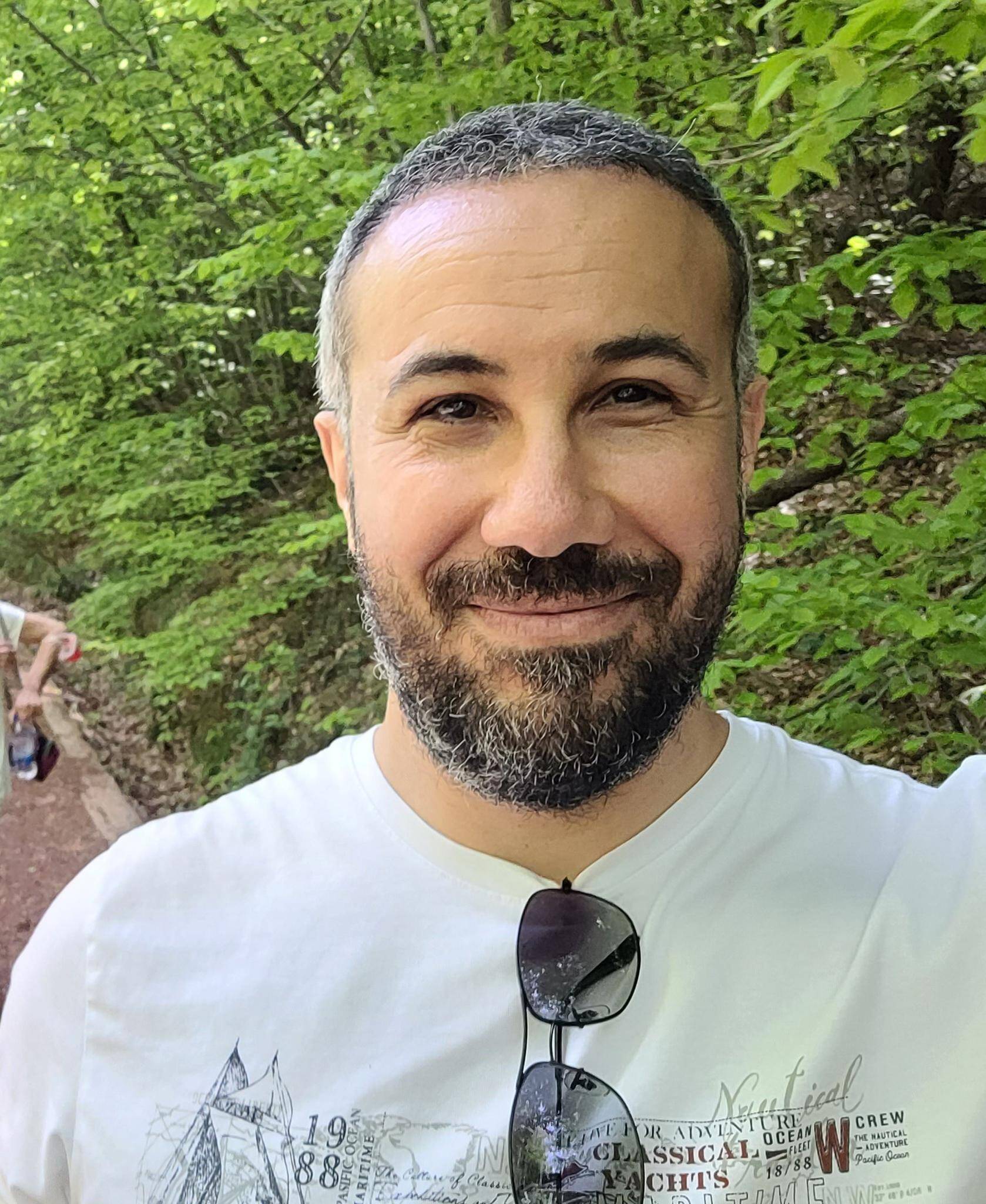 Azzedine L.