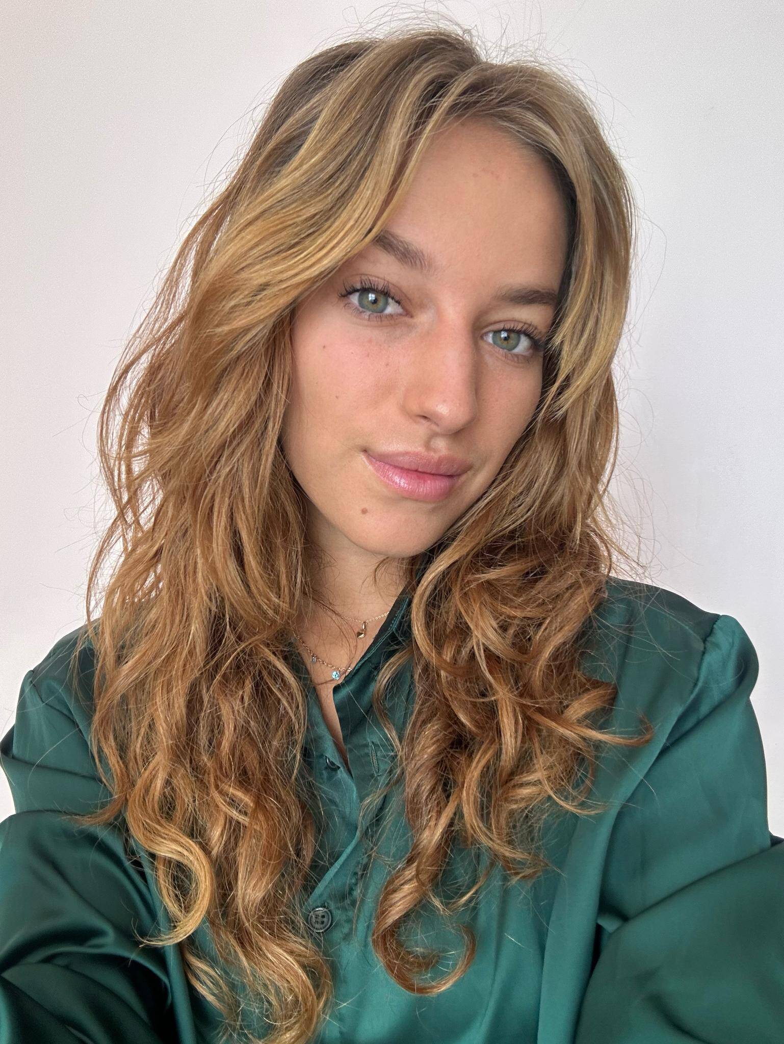 Chloe J. - Community manager