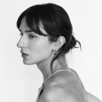 Amber Y. - STYLISTE / MODÉLISTE & CONSULTANTE CREATIVE
