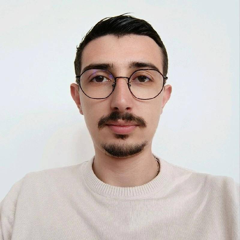 Adrien M.