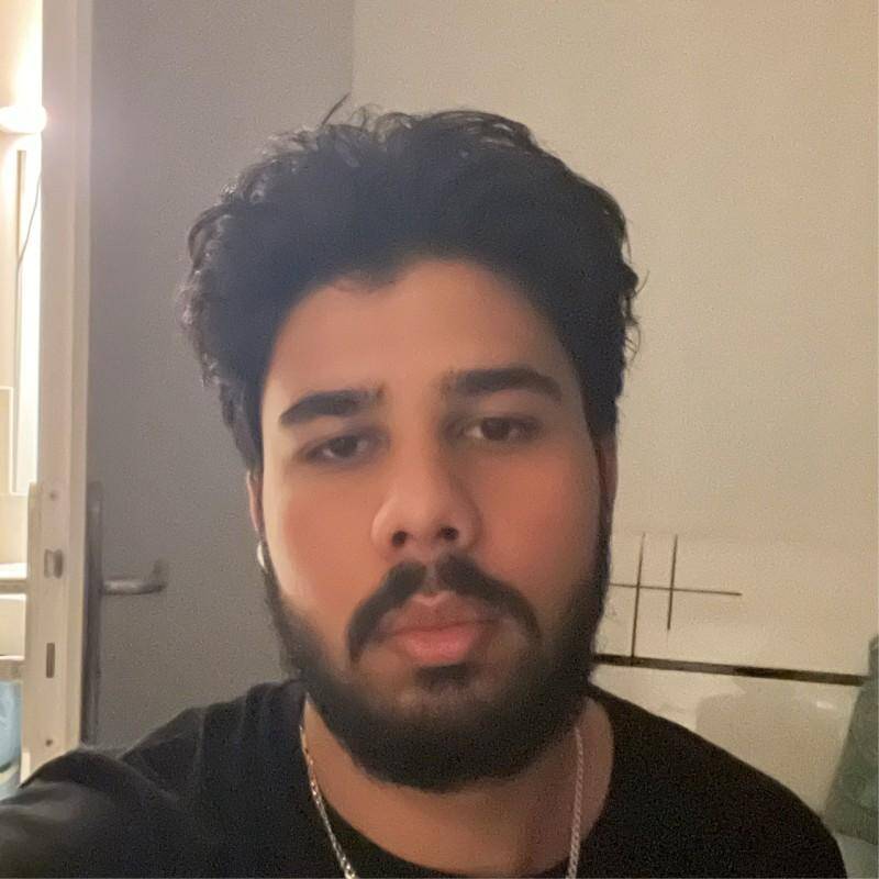 Minhaj Zubair - Développeur Full Stack | Web & Mobile