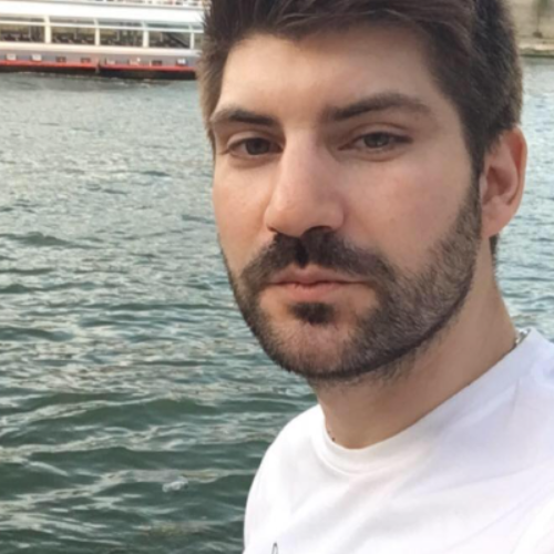 John P. - Développeur Laravel, PHP/NodeJS, API & Temps Réel