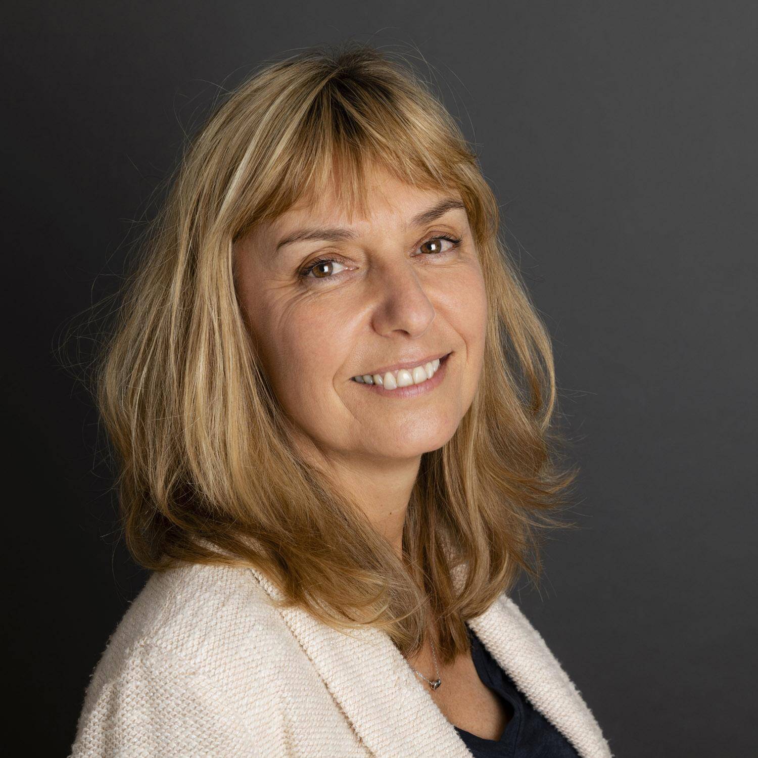 Isabelle  - Coach and trainer in management and D cohesion