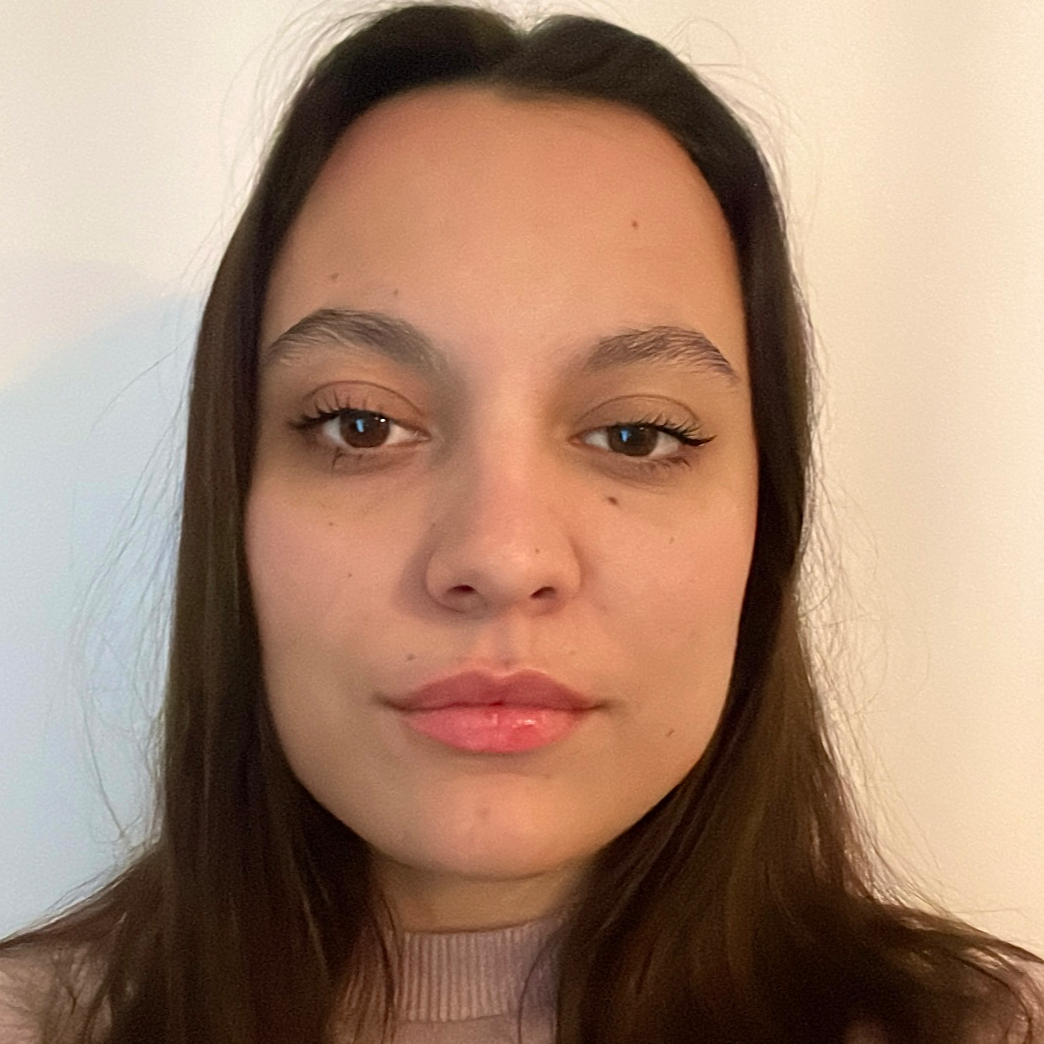 Raphaëlle  - Monteur vidéo | Etalonnage | Community managing