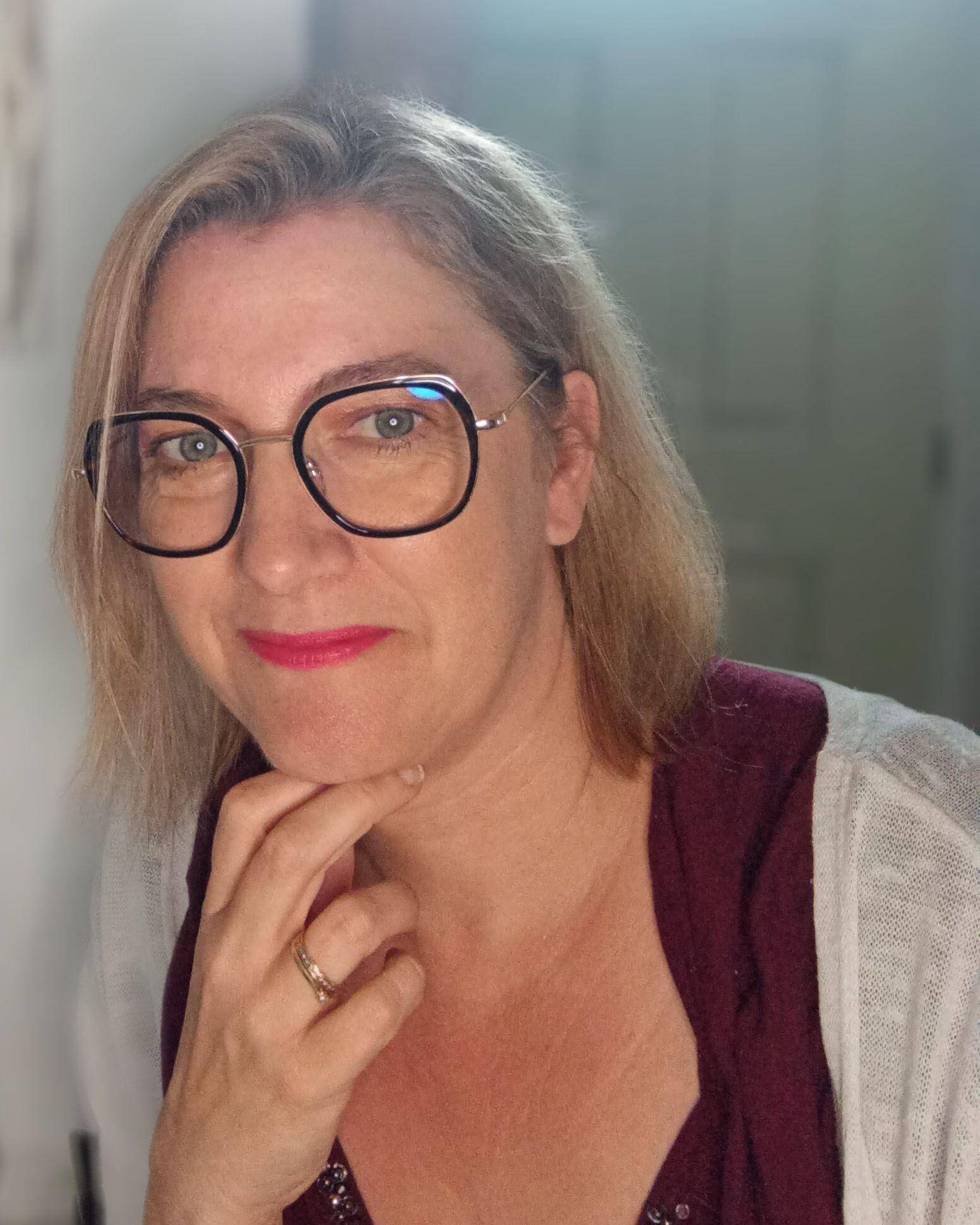 Alicia  - payroll administrator