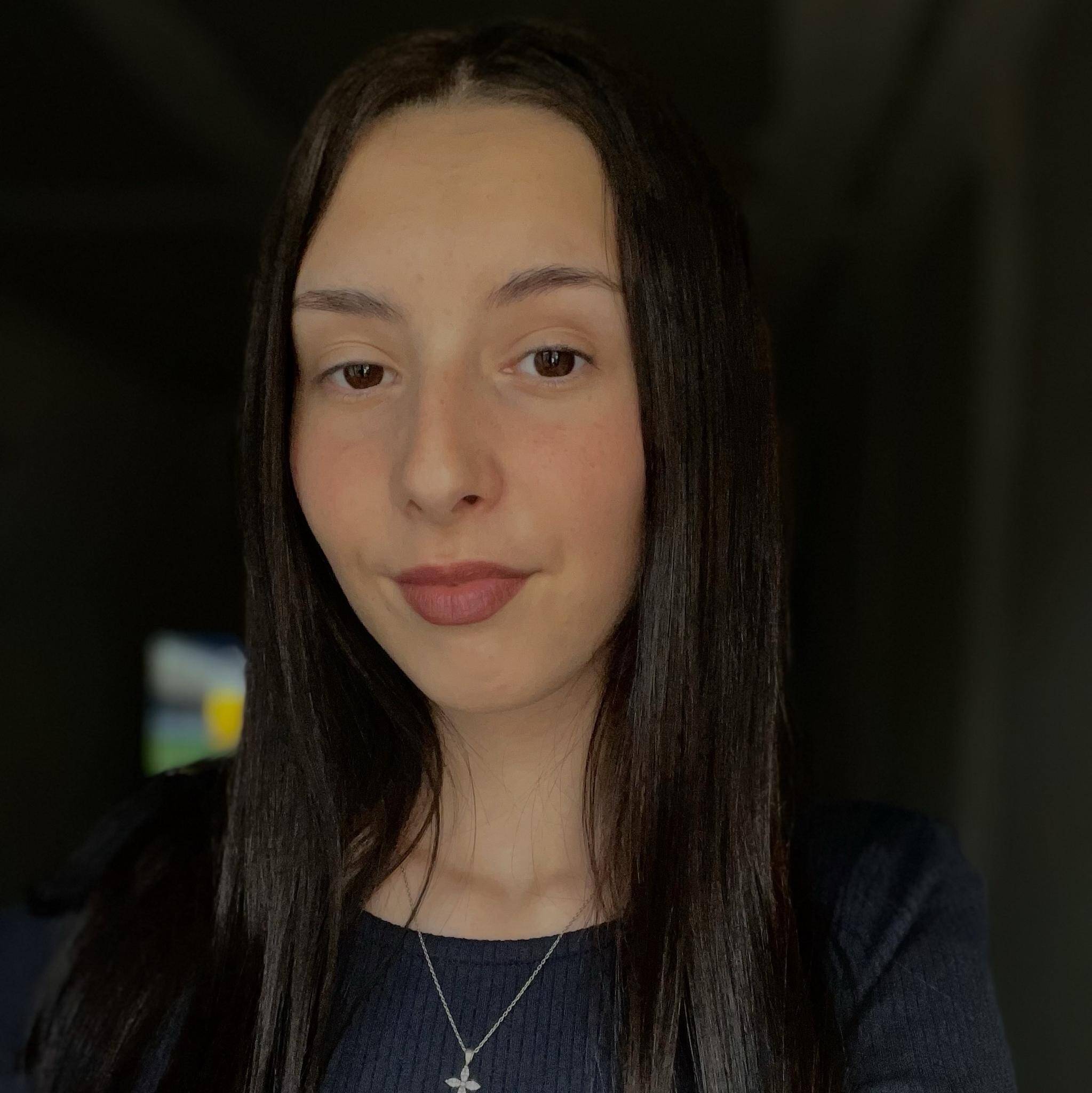 Neera Da Silva Pires - CV, logo, post réseaux sociaux, traduction