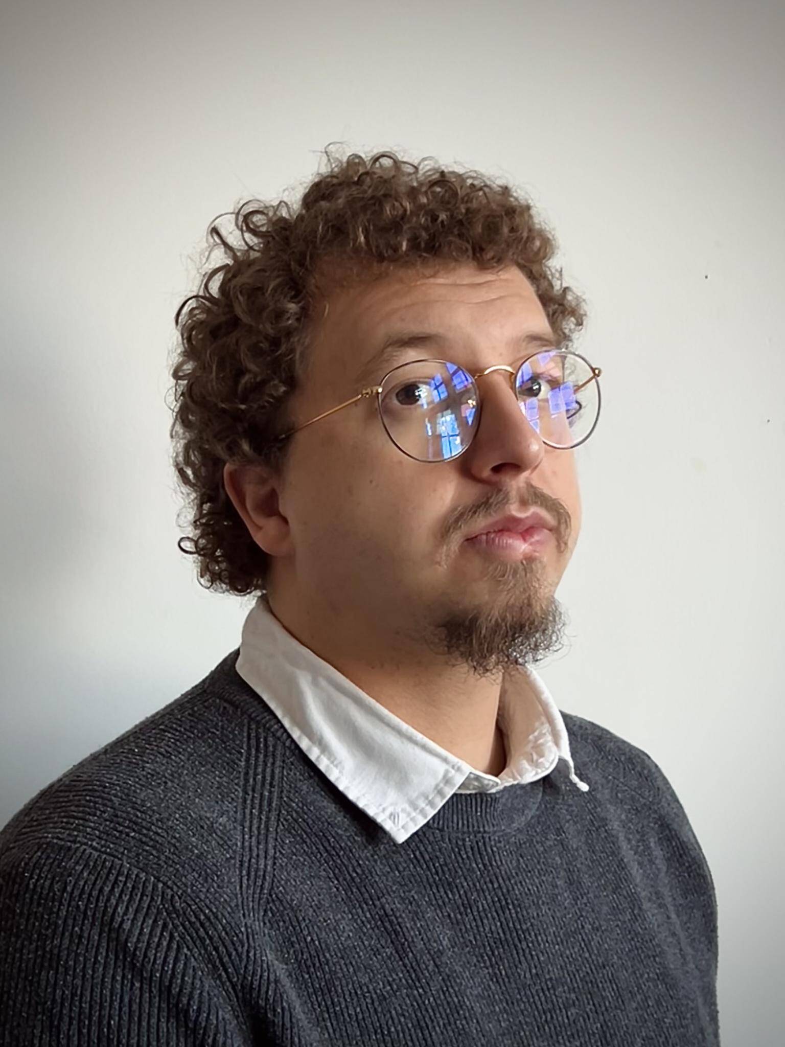 Alexandre V. - Rédacteur | Professeur de FLE | Traducteur 