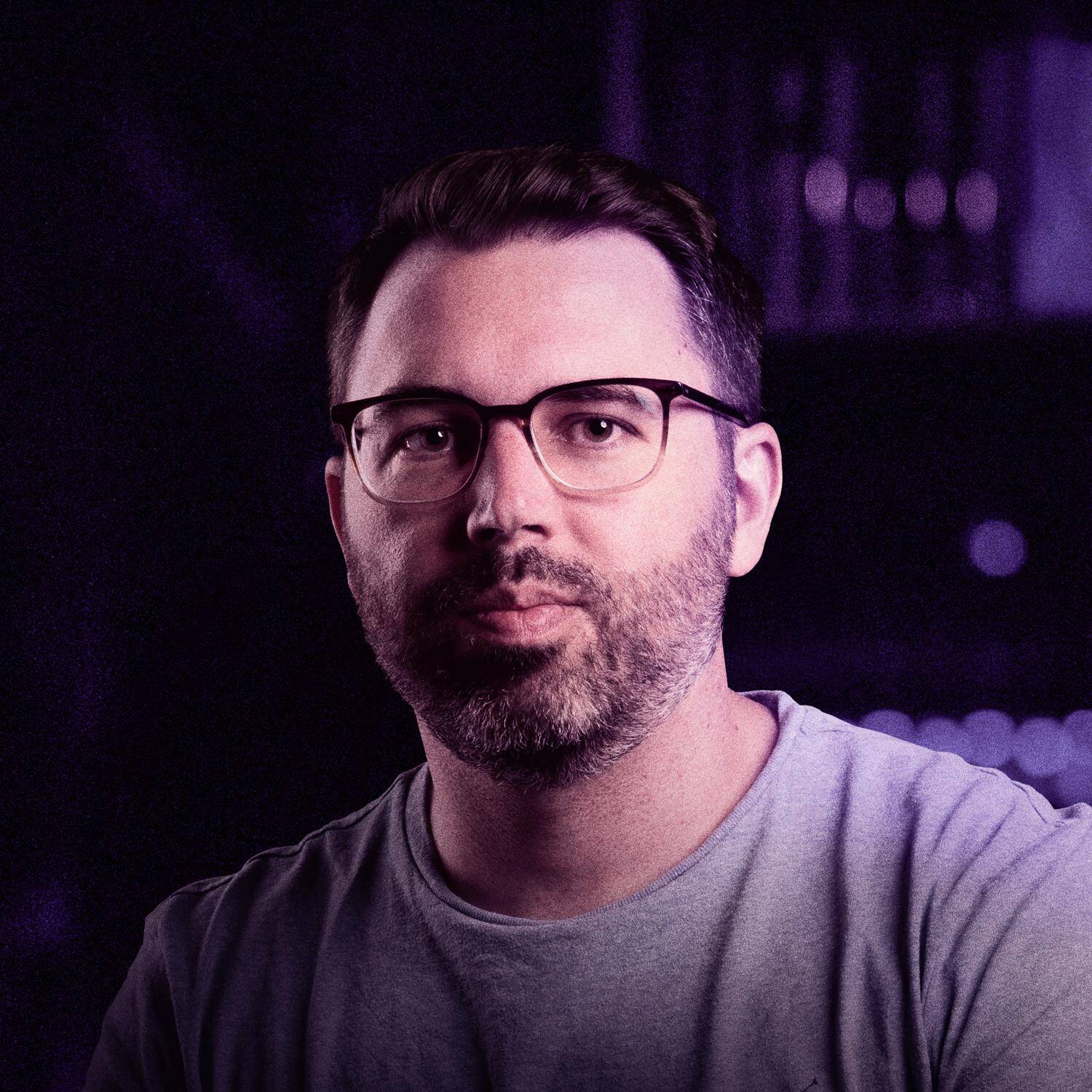 Simon Deering - Senior Grafikdesigner
