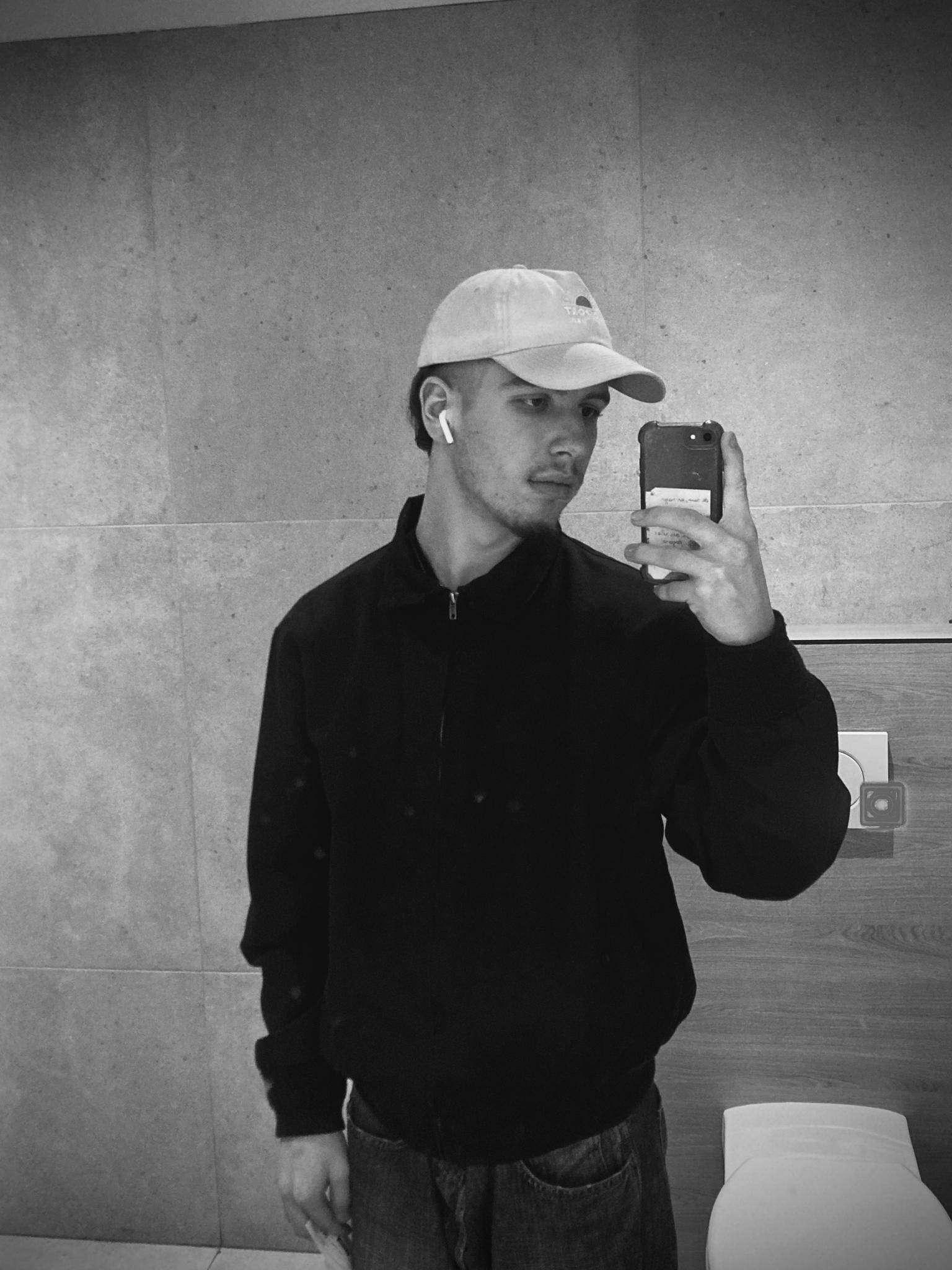 Colin R.