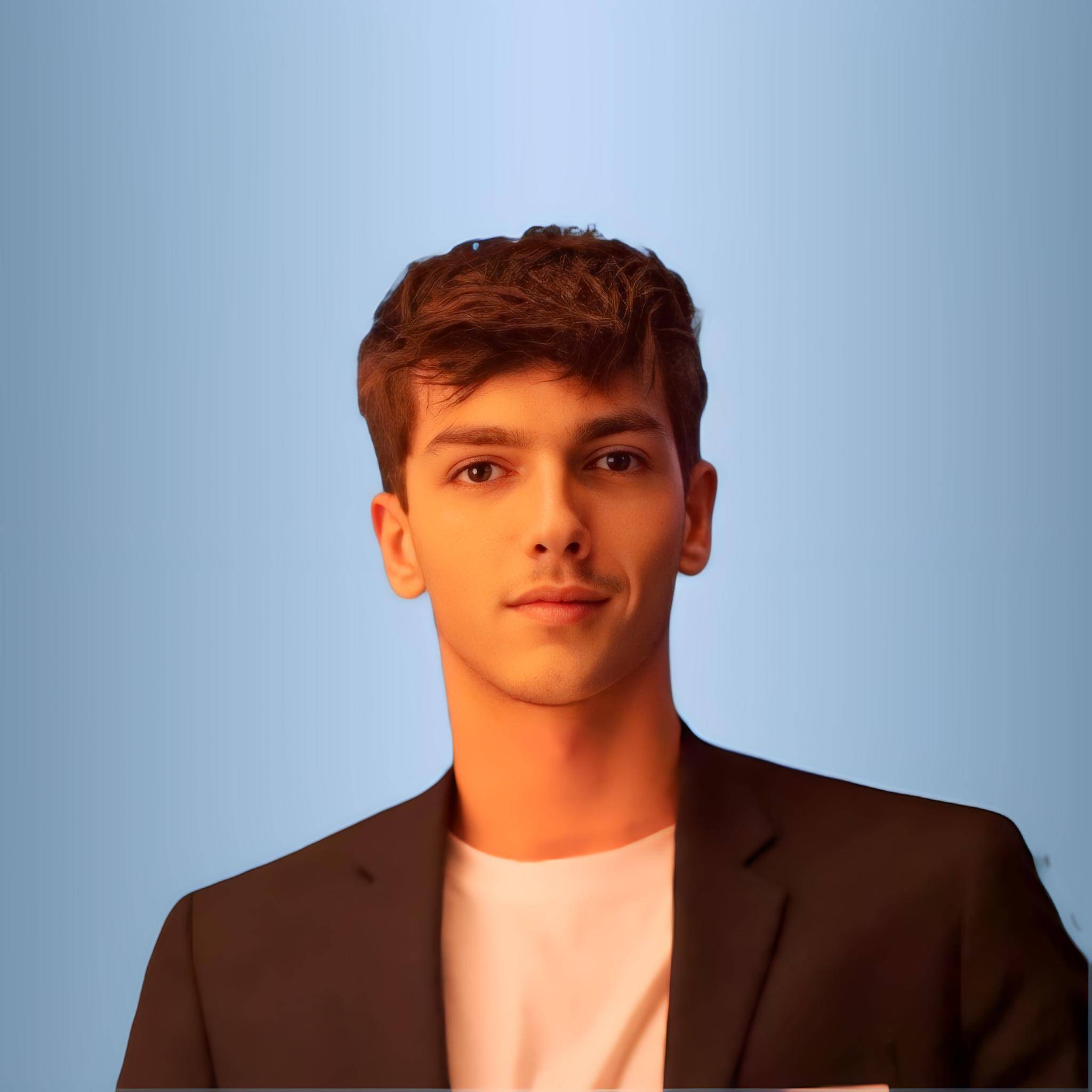 Eliot A. - Expert en Stratégie Digitale | Growth Marketing