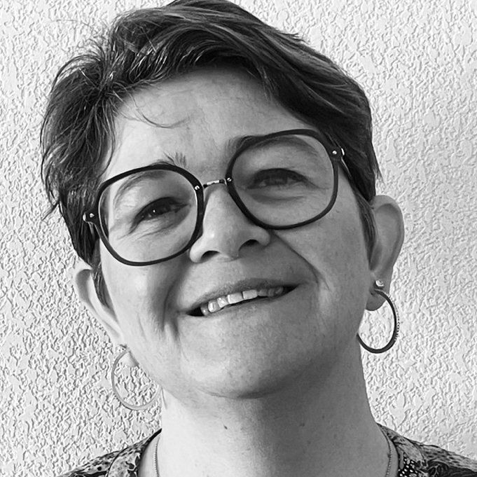 Virginie P. - Infographiste, metteuse-en-page, créatrice de logo