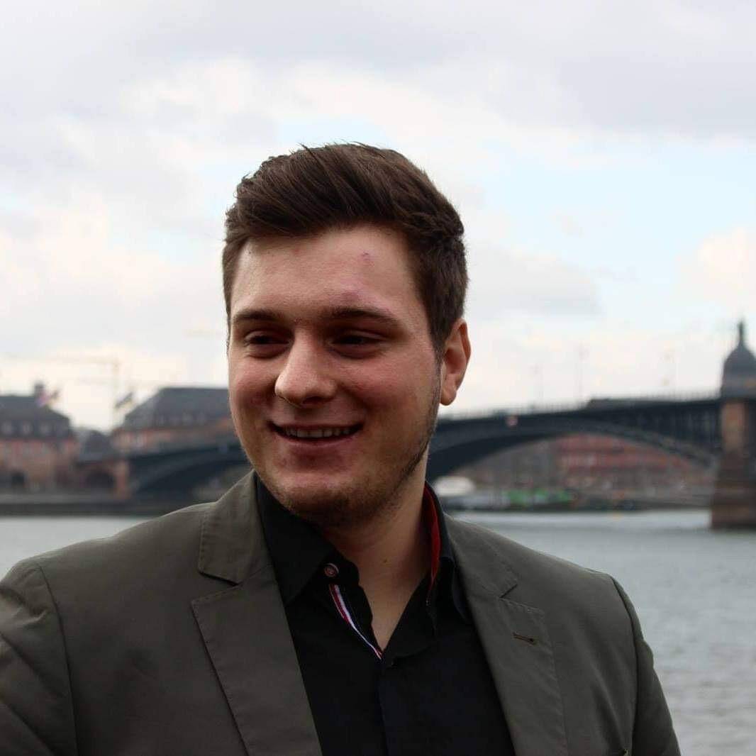 Adrian Kamp - Search Engine Marketing & Analytics Manager 