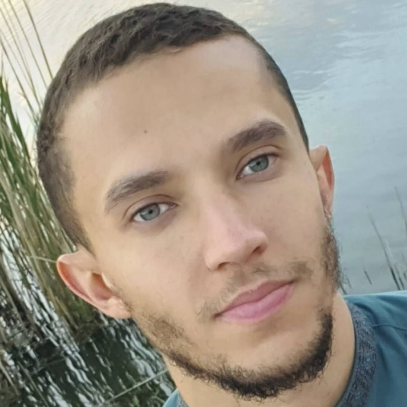 Slimane Ezzedgui - Assistant virtuel débutant