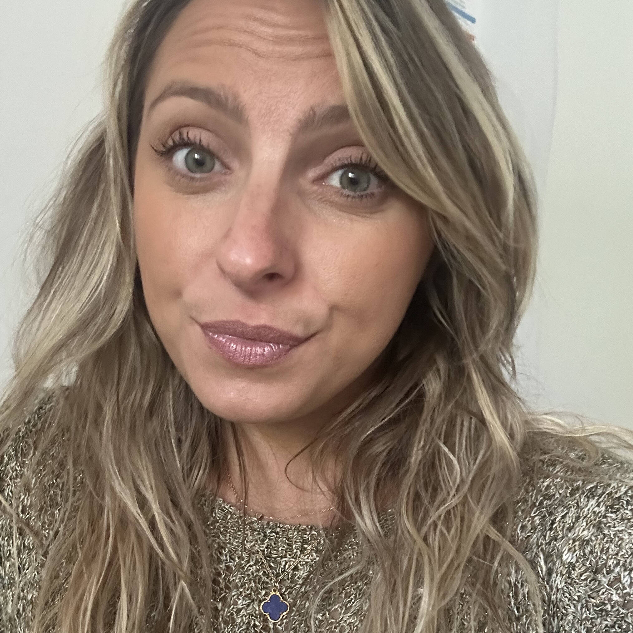 Julia Gregoire - Secrétaire médicale | Gestion administrative | Org
