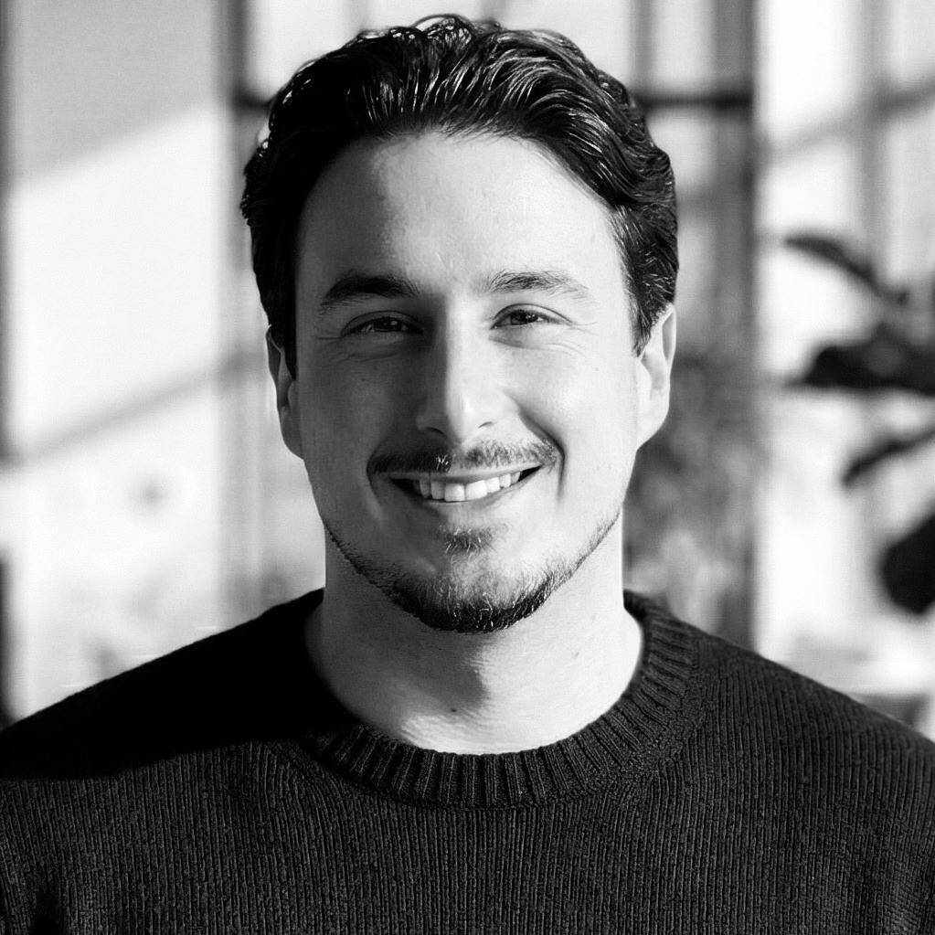 Laurent Perez - Senior Product Designer | Design Systems | AI UX