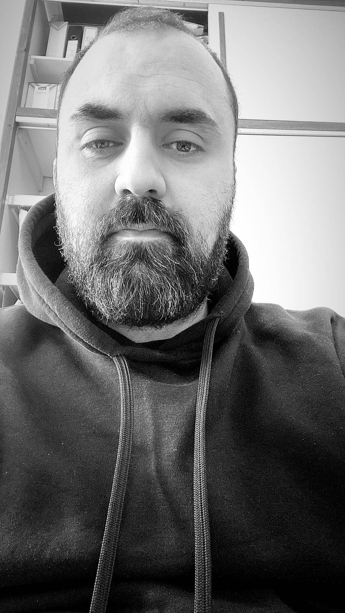 Oussama K. - Graphiste & web designer 