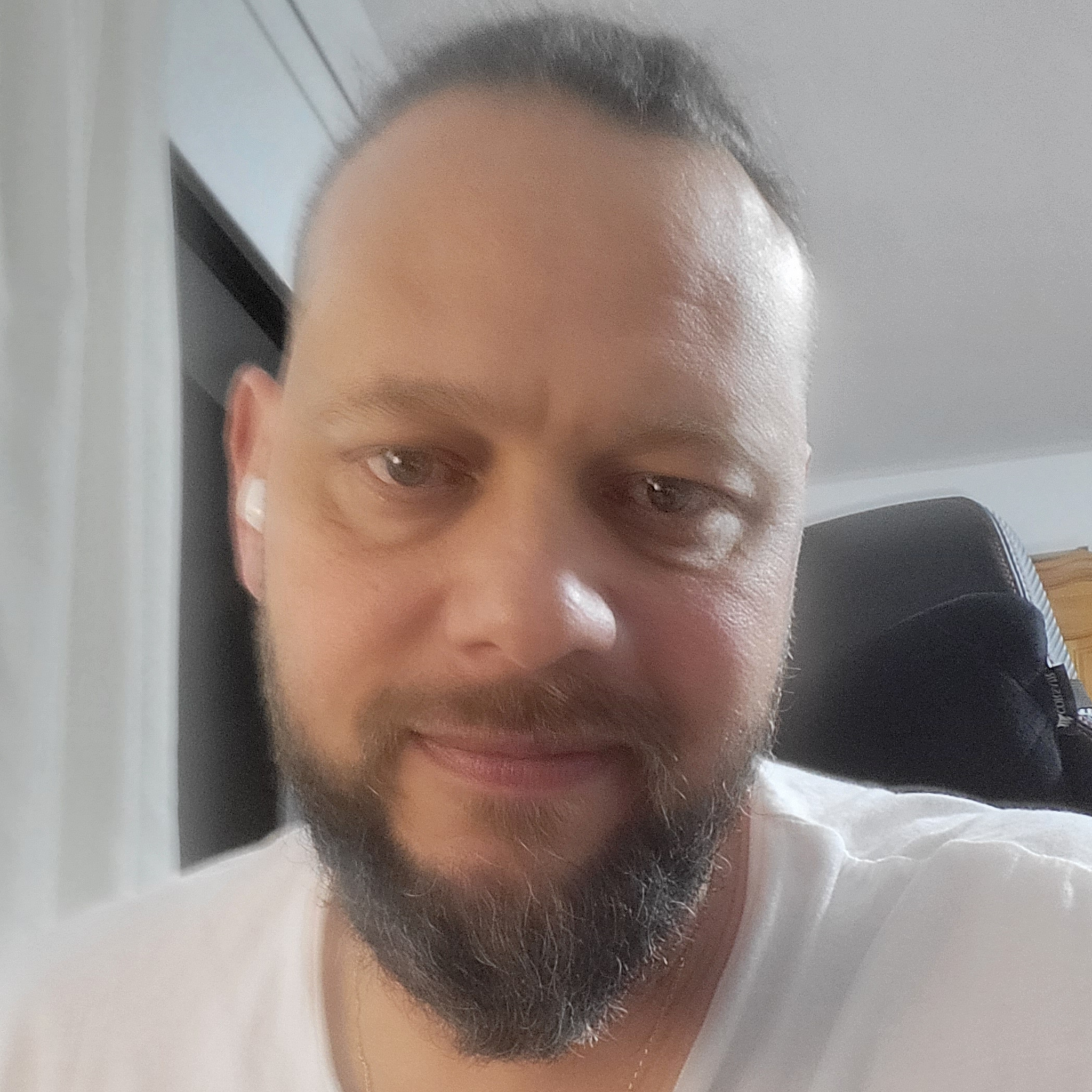 Ricardo L. - Cloud Architect & Backend Engineer | AWS Serverles