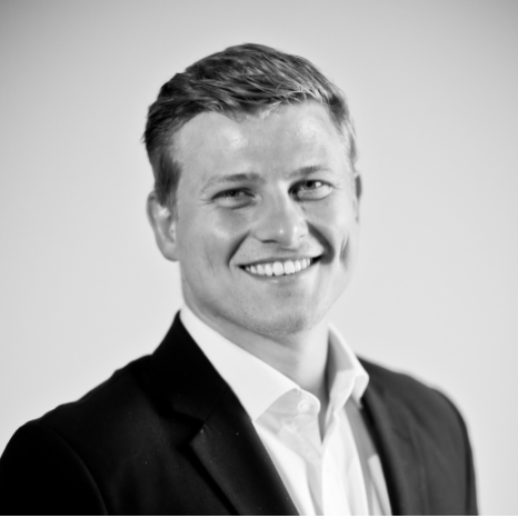 Dr. Eduard Sterzer - Data & AI Consultant | Fractional AI/Data Lead