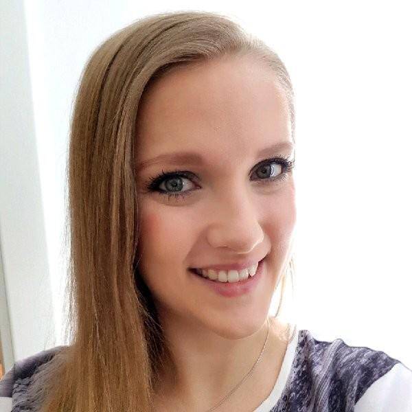 Simone  - Financial & Payroll Accounting/Controlling / Consulting