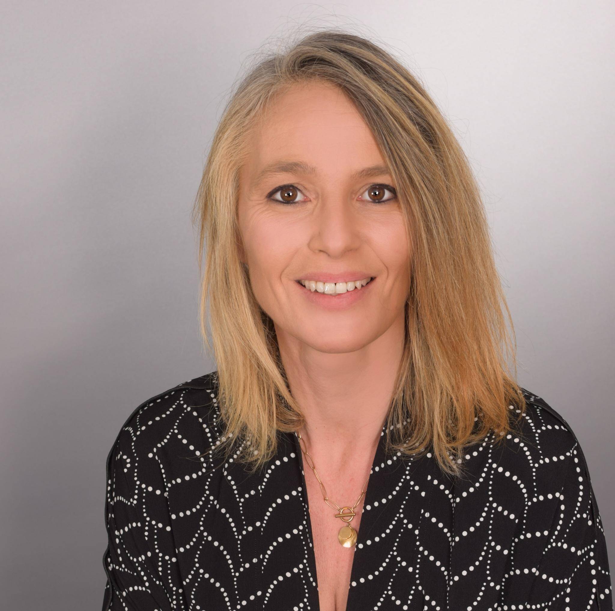 Ingrid Lacoste - Experte Service & Relation Clients 