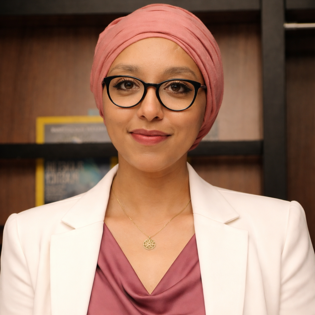 Ahlam K. - Consultante Stratégie Marketing - Hôtel / E-com