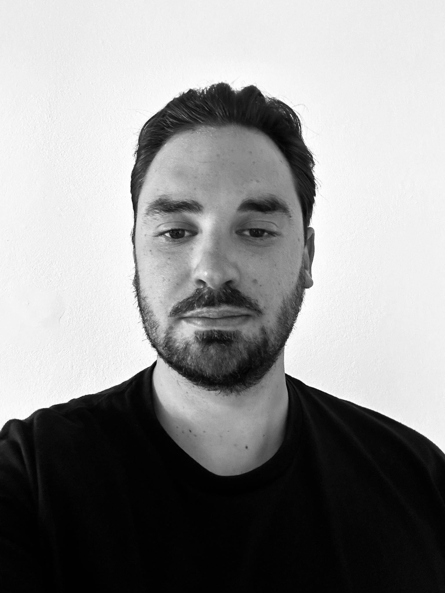 Gaël Cornet Lombardo - DIRECTEUR ARTISTIQUE / DESIGNER GRAPHIQUE