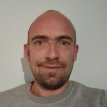 Maarten  - Analyste junior axé sur les données et opérateur technique