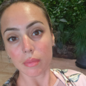 Yanira G. - [Gerente Administrativa]